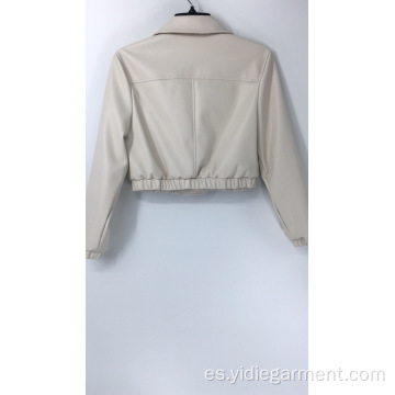 Chaqueta corta de cuero sintético en crema para mujer